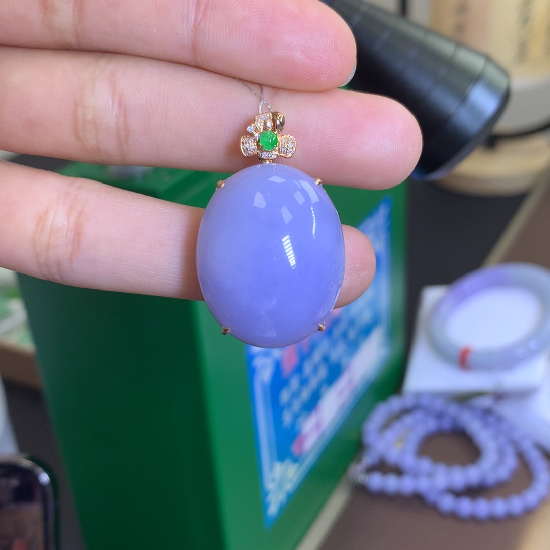 翡翠颈饰18K金镶嵌翡翠