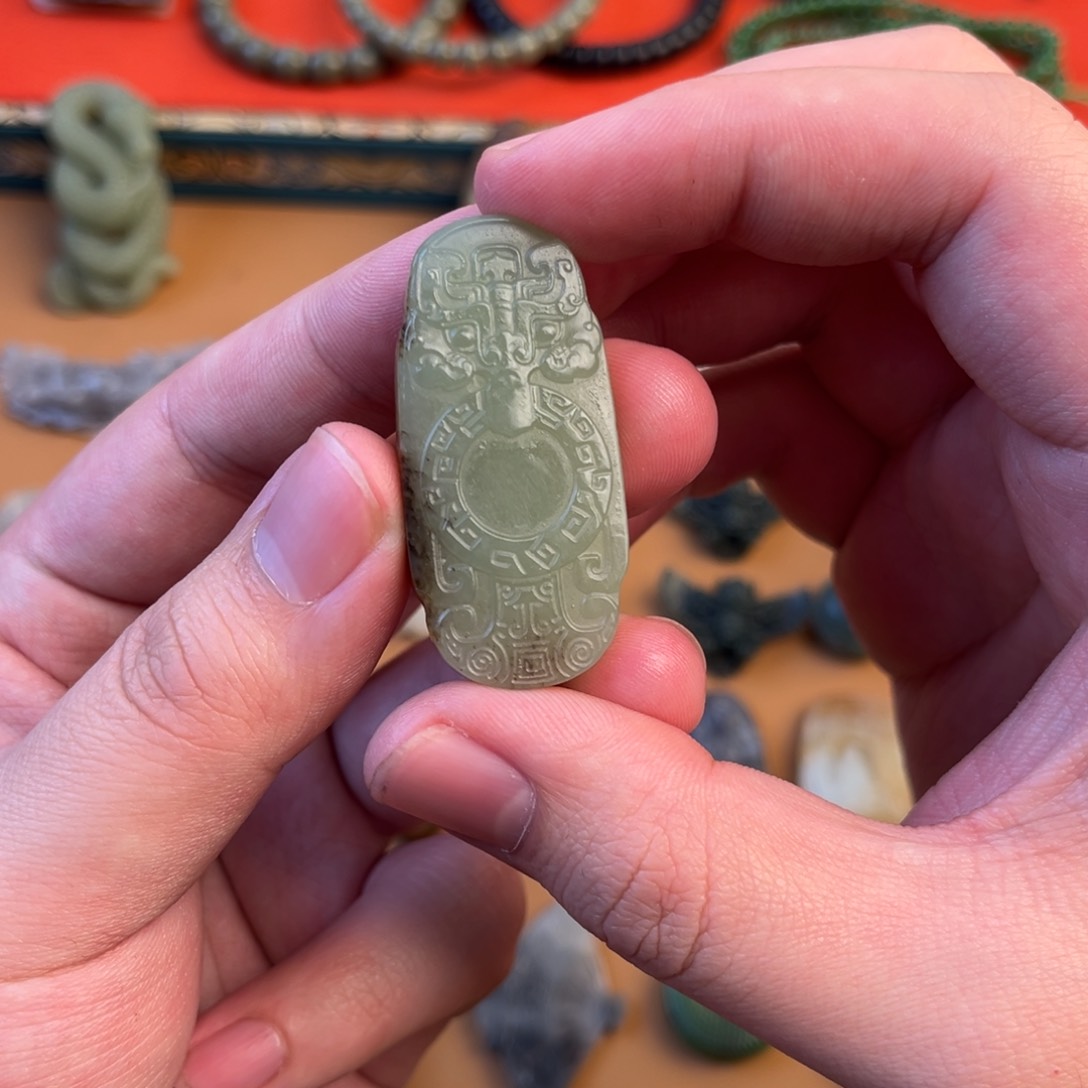 和田玉颈饰未镶嵌不**饭