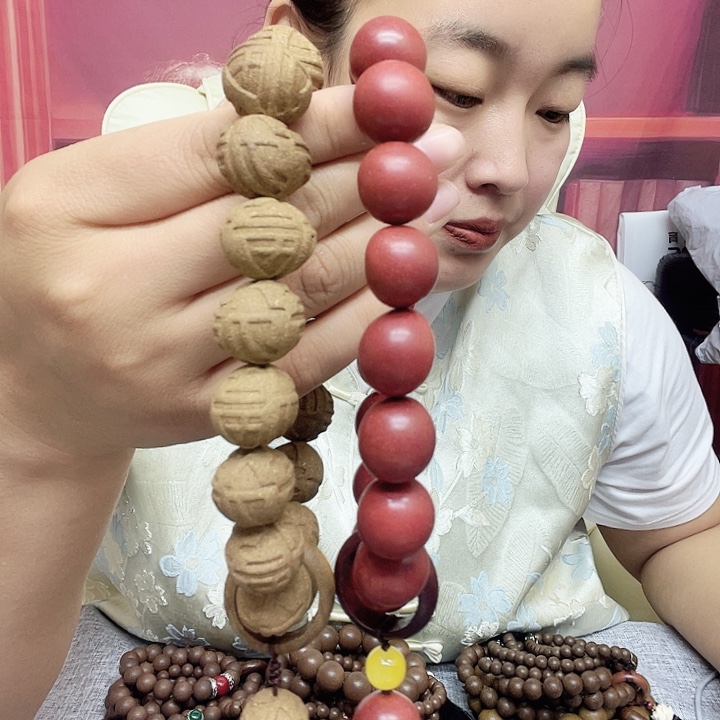 *****泥塑红麝1.8手持、息肌1.8福字手持