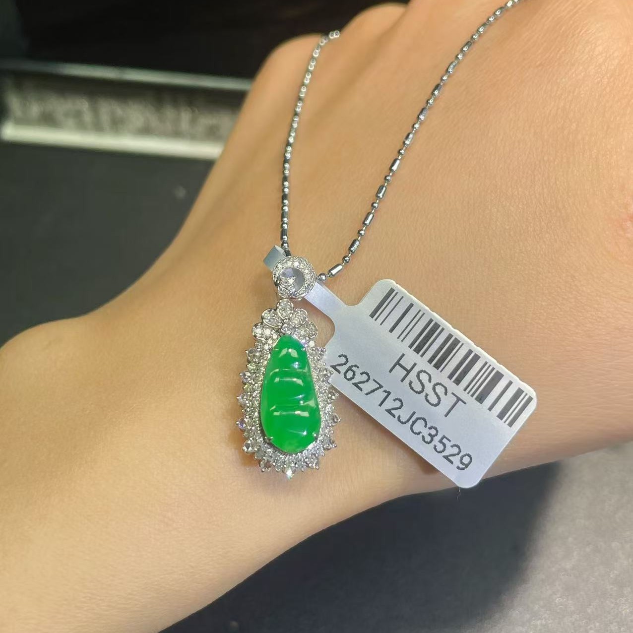 缅甸A货翡翠南非真钻18K金（不含链）
