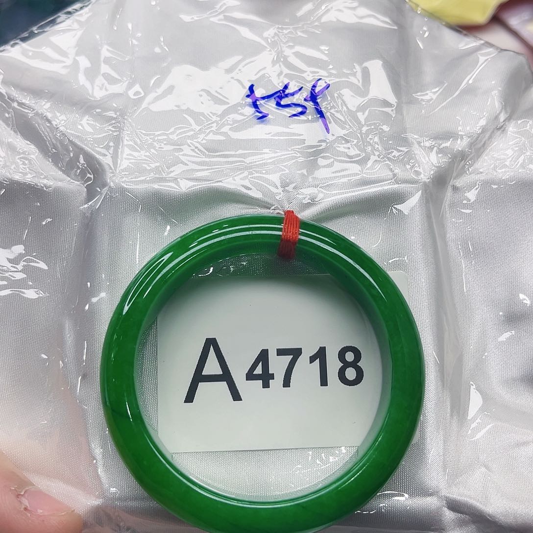翡翠手镯未镶嵌薛*多样性