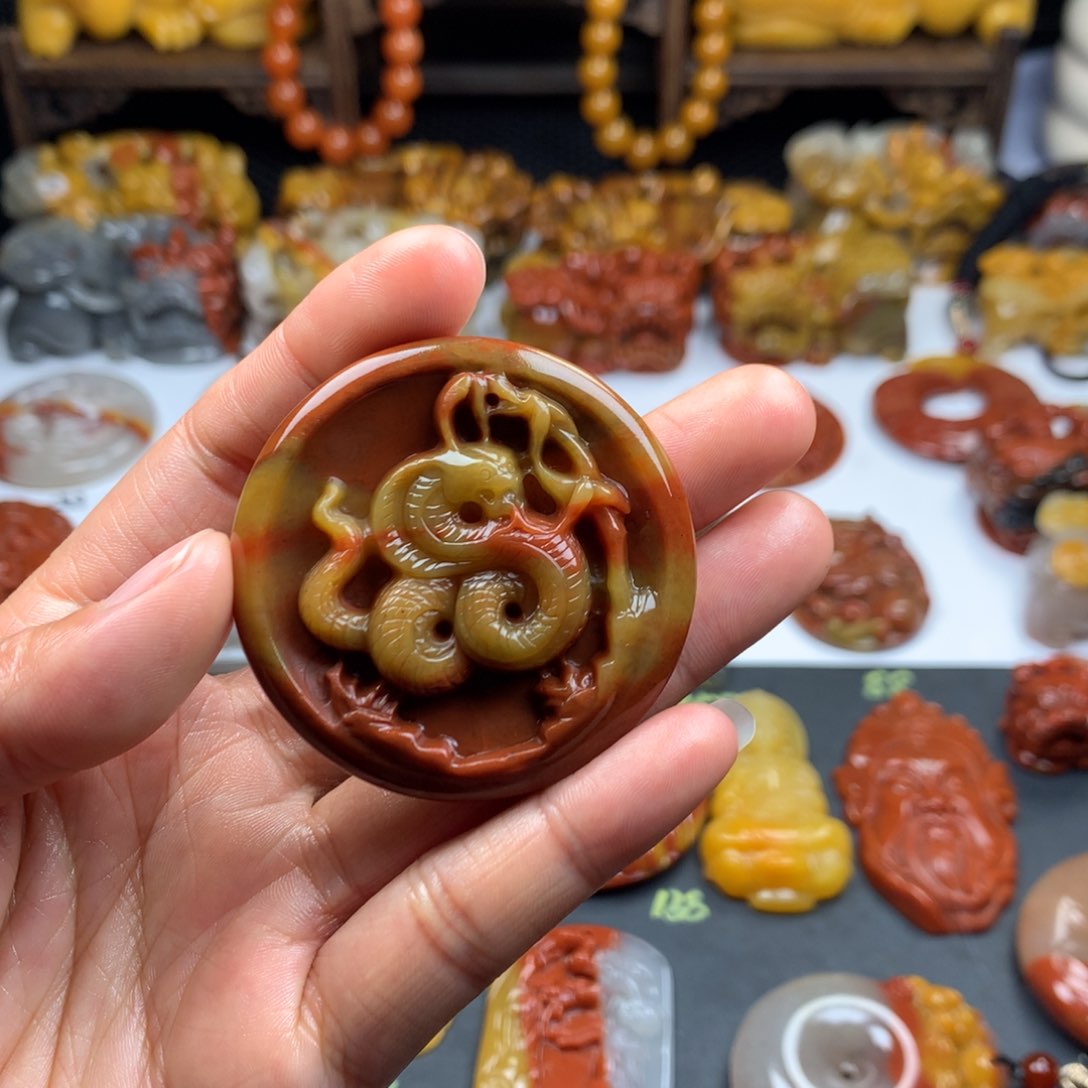 石英质玉（黄龙玉）挂件未镶嵌