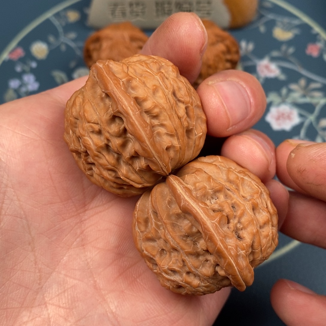 文玩核桃吊坠38全品红皮，山地磨，精配，M4P1