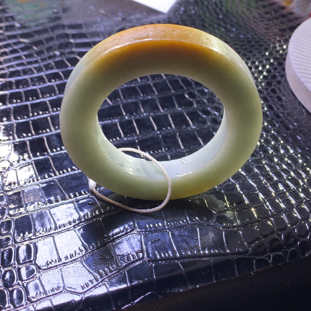 定制翡翠未镶嵌手镯