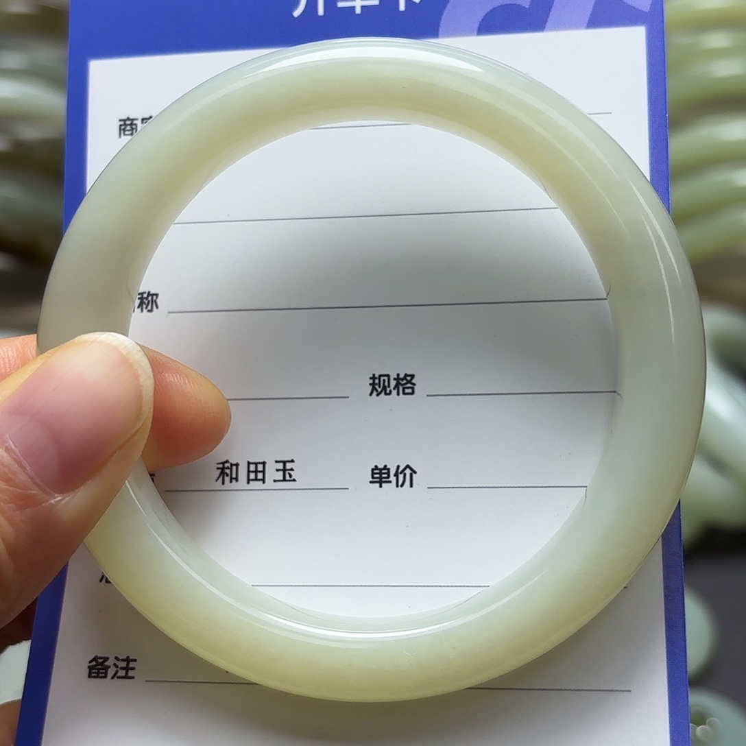 笑***开和田玉未镶嵌手镯