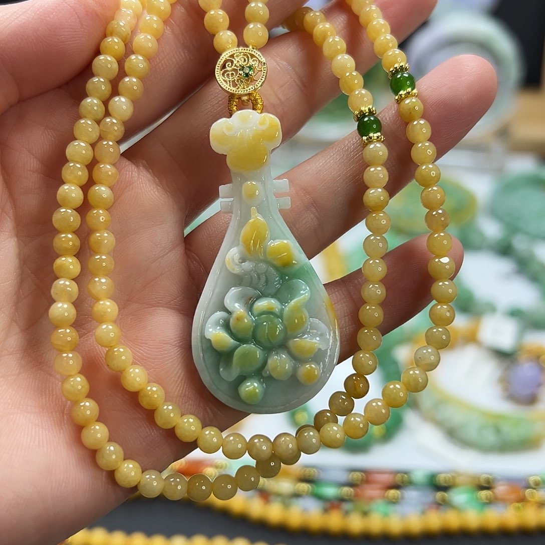 翡翠未镶嵌颈饰吊坠