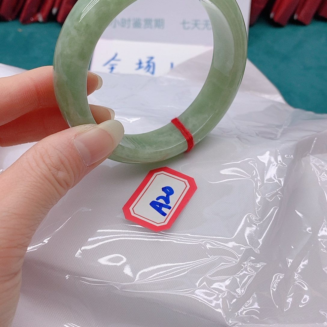翡翠手镯未镶嵌开**姐A20000000