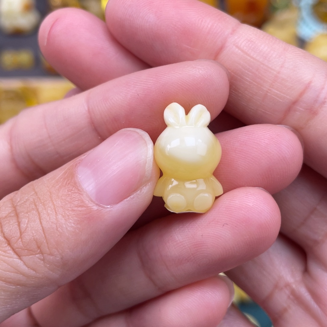 裸石琥珀未镶嵌蜜蜡