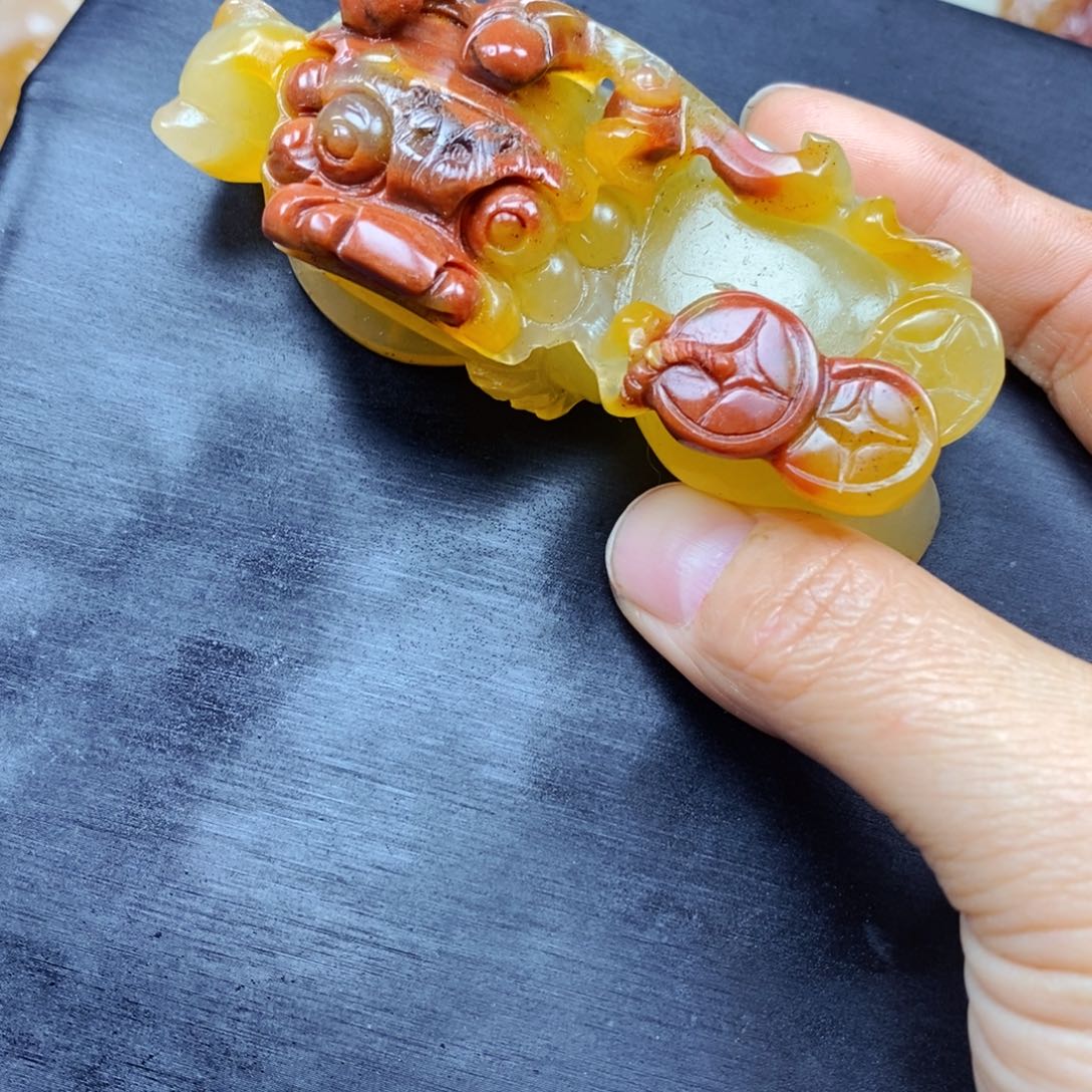 石英质玉（黄龙玉）颈饰未镶嵌