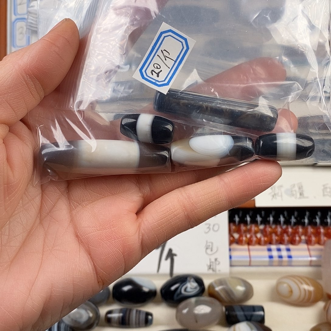 若***品玛瑙/玉髓未镶嵌颈饰