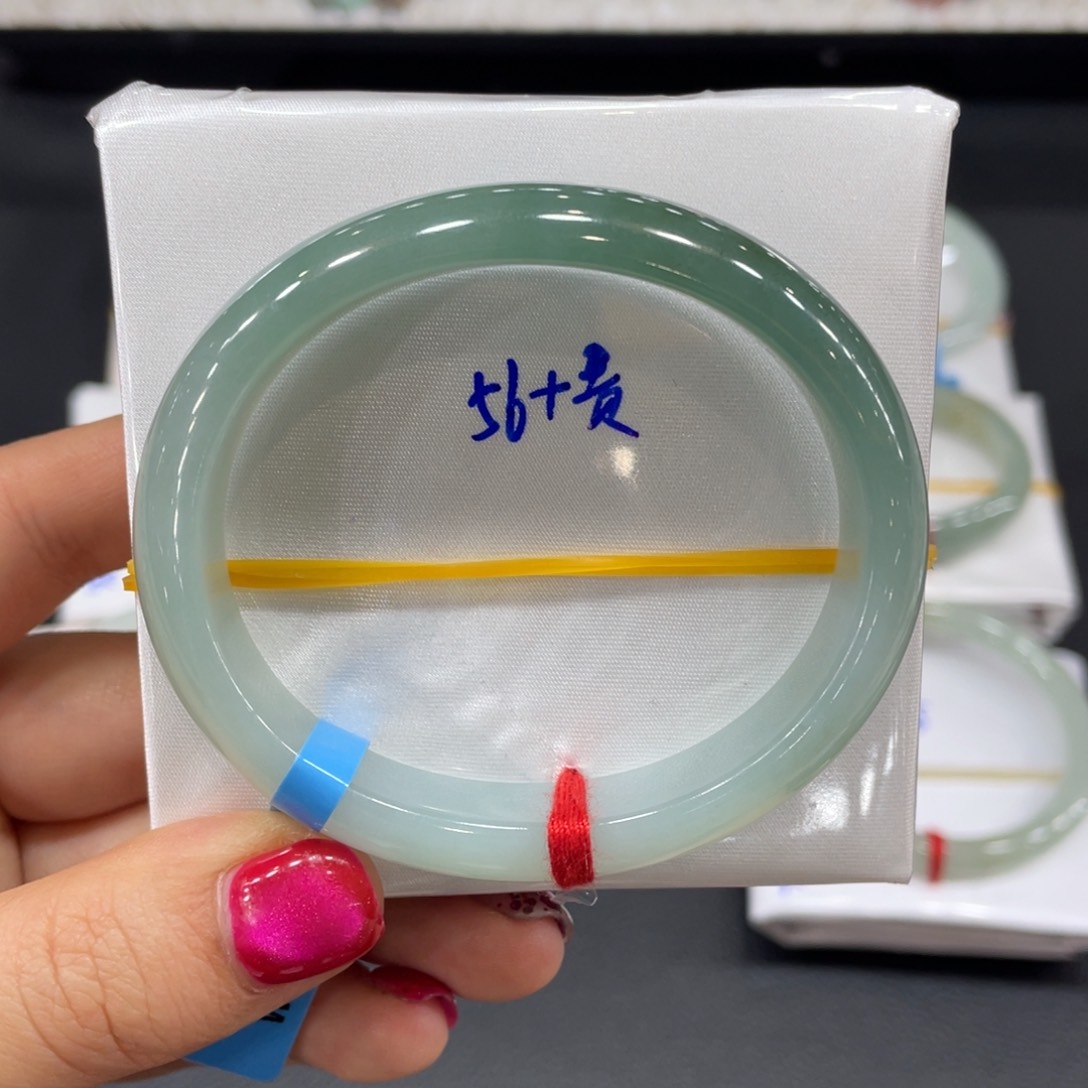 翡翠手镯未镶嵌缅甸天然翡翠手镯