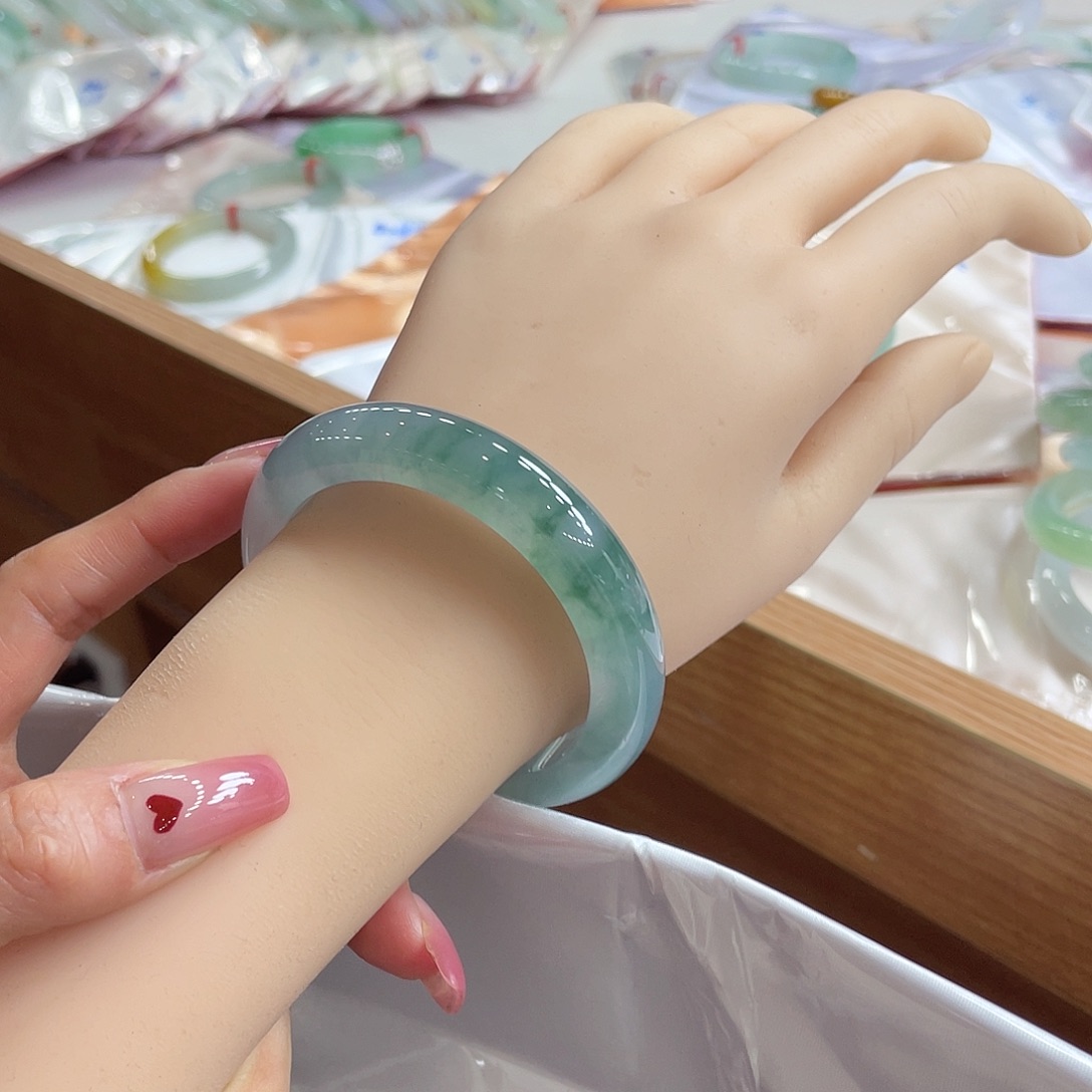 翡翠手镯未镶嵌188 号链接