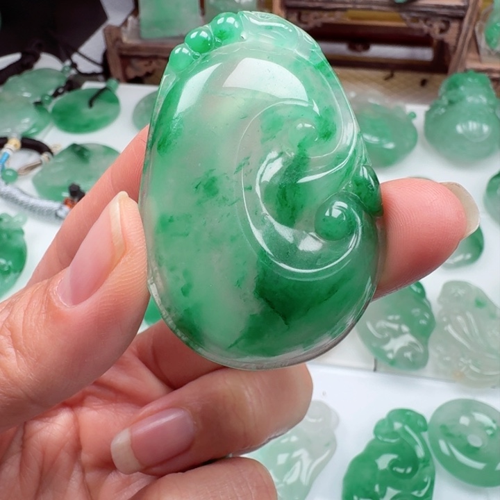 颈饰未镶嵌石英质玉大*