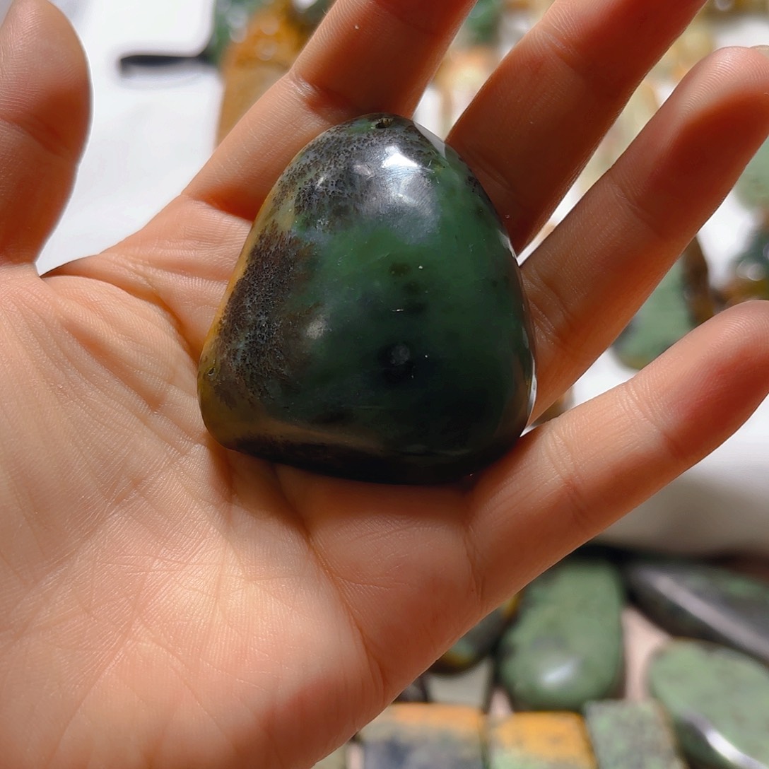 岫岩河磨玉（透闪石质玉）挂件未镶嵌