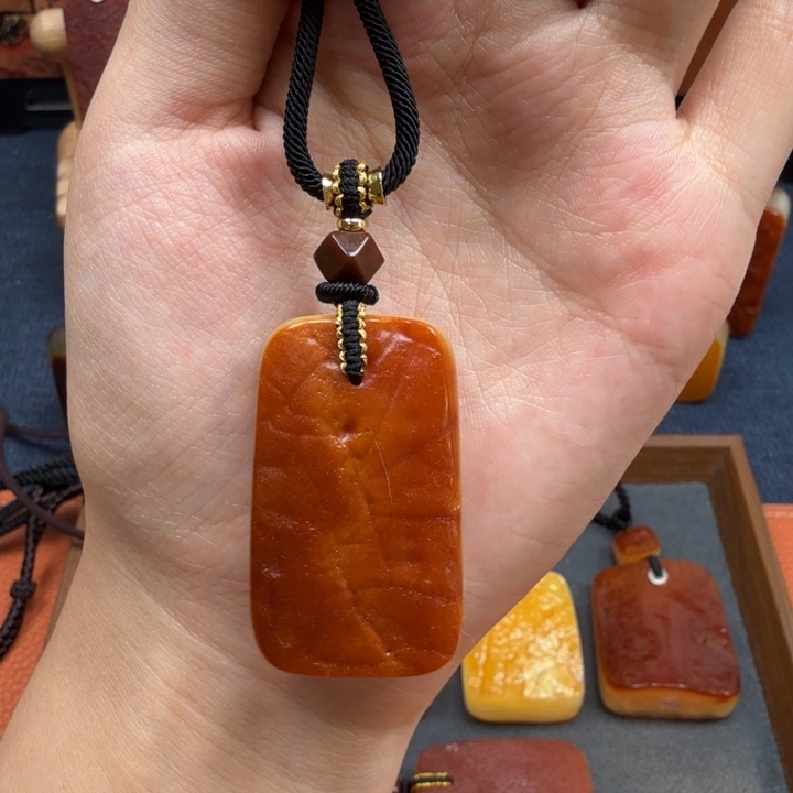 蜜蜡未镶嵌吊坠(赠链)