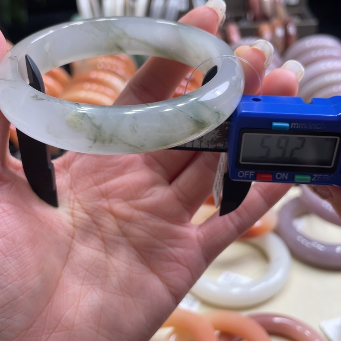 未镶嵌手镯石英质玉