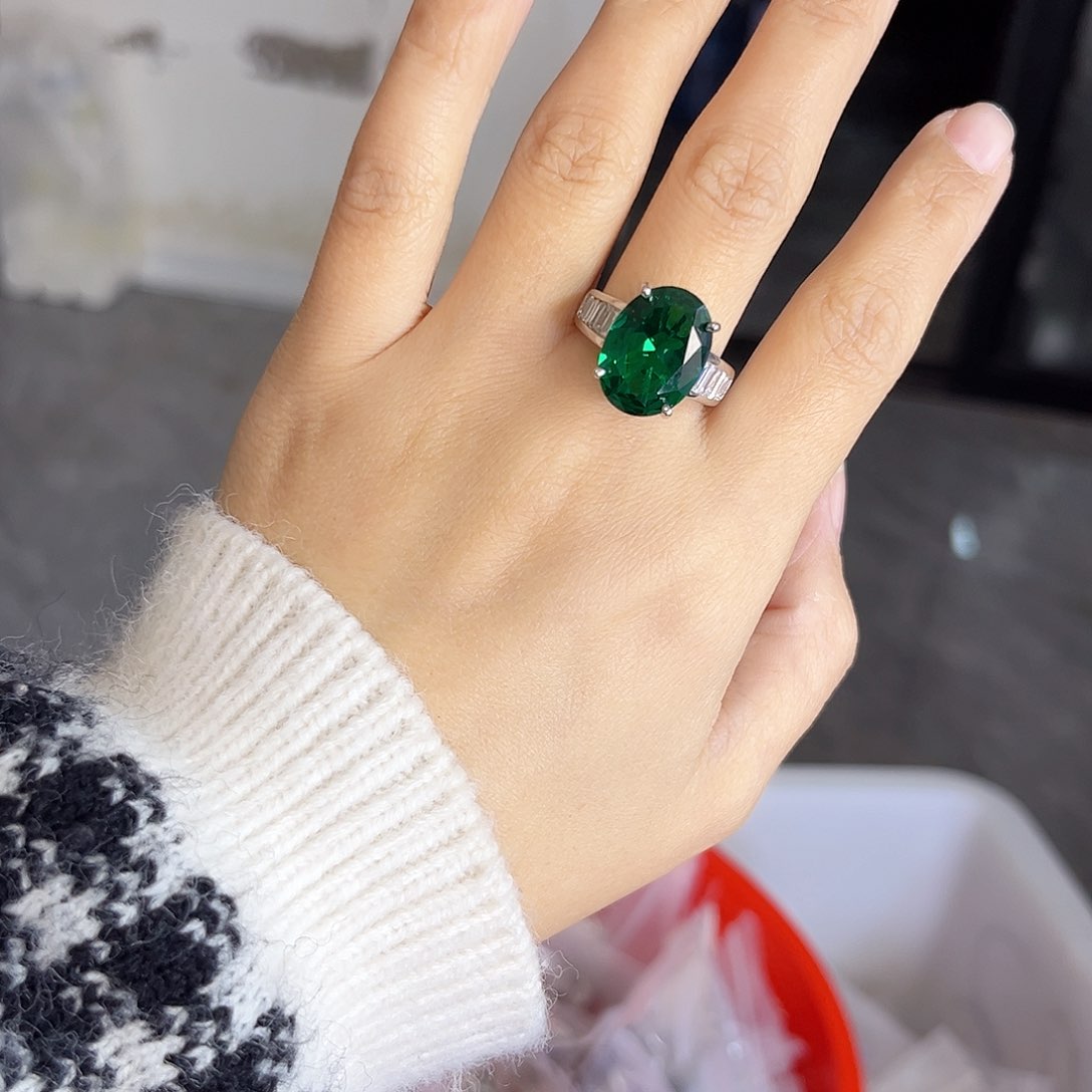 银S925镶嵌戒指祖母绿