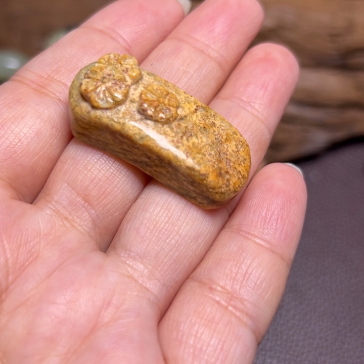 W***W岫岩河磨玉（透闪石质玉）未镶嵌颈饰