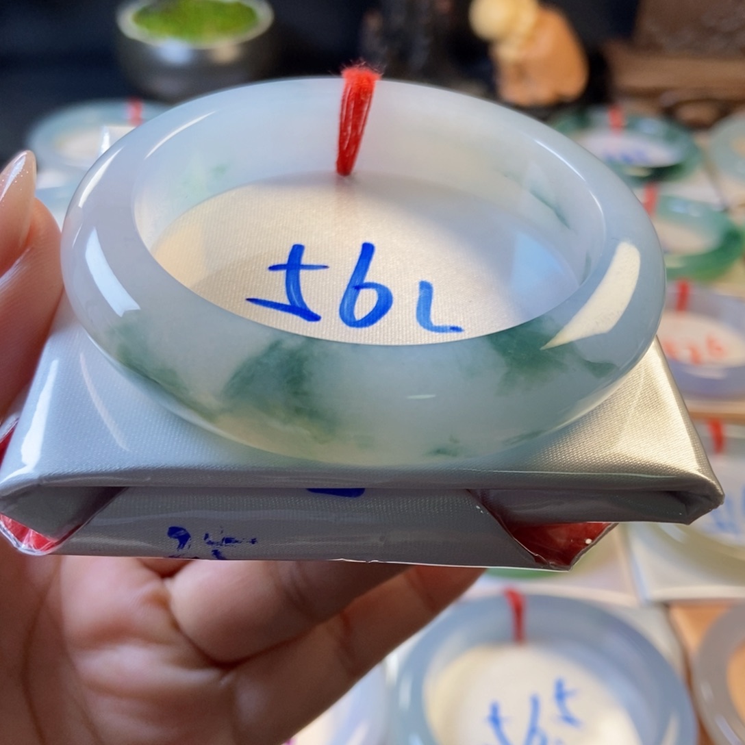 翡翠未镶嵌手镯1冰胶飘花