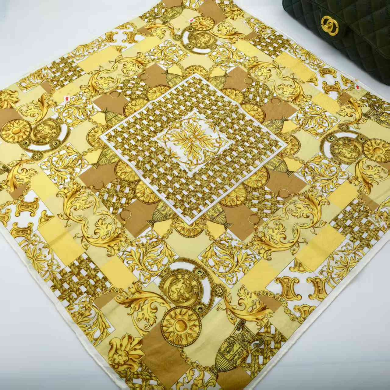 95新 Celine/思琳 海囤/思琳/丝巾微瑕/yy08074