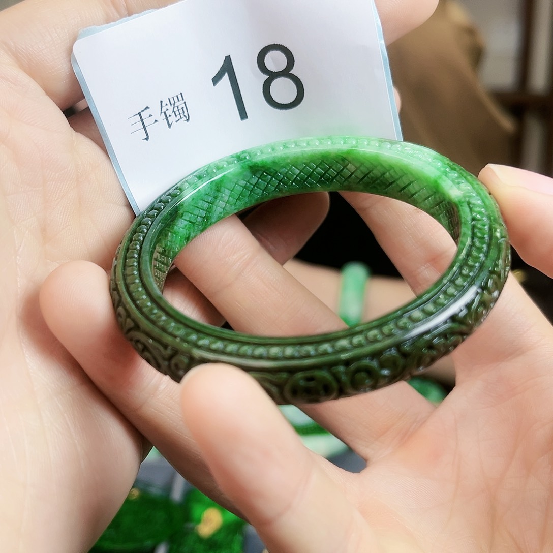 翡翠手镯未镶嵌手镯54.7
