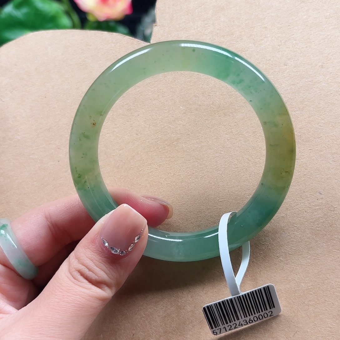 石英质玉（非洲翠）未镶嵌手镯