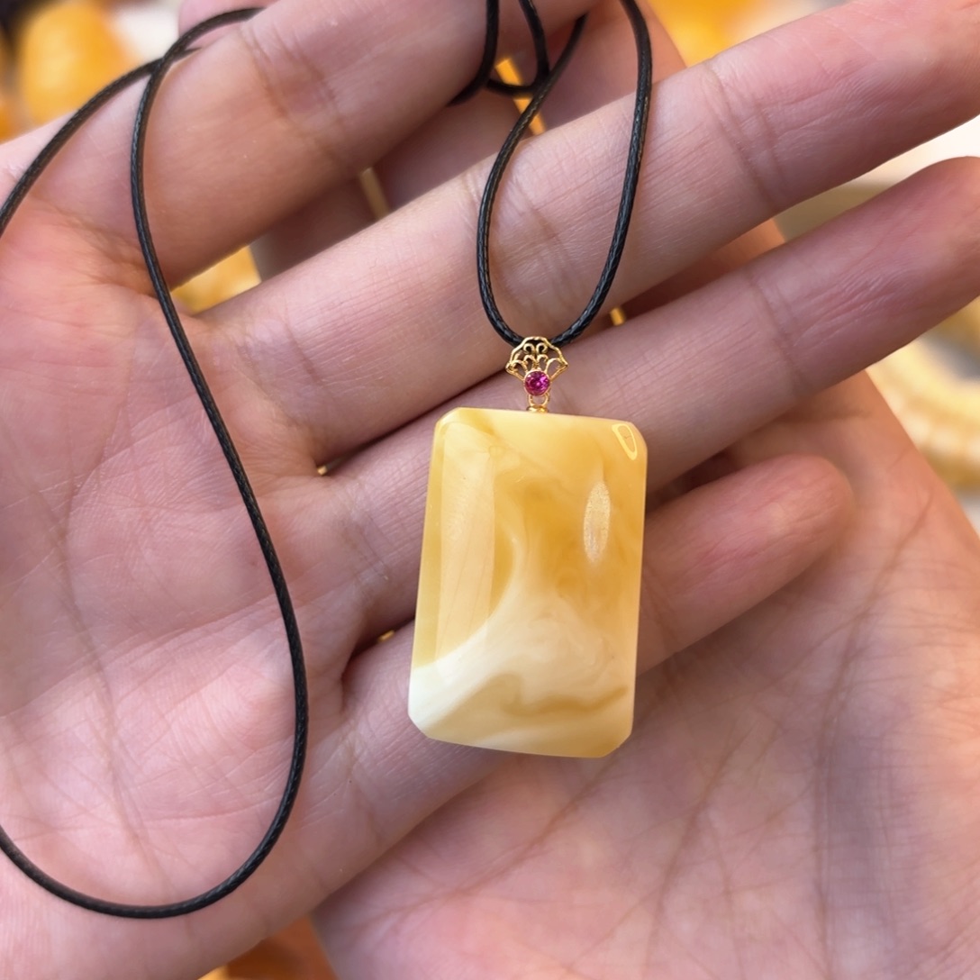 琥珀颈饰未镶嵌蜜蜡