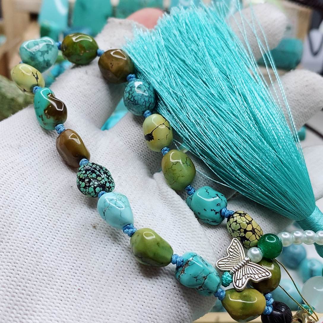 绿松石颈饰未镶嵌