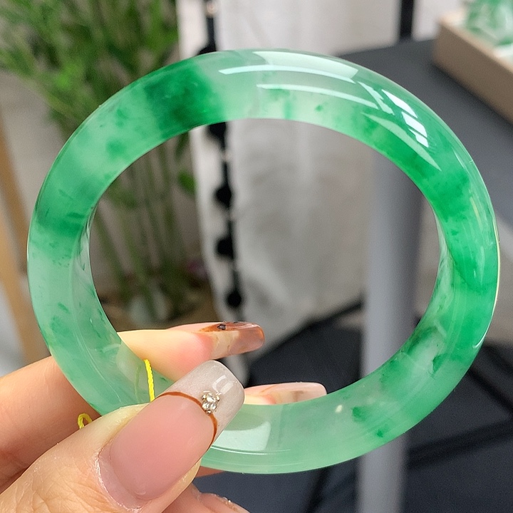 未镶嵌手镯石英质玉