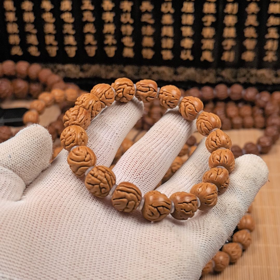 吊坠桃核肉纹大肠手串