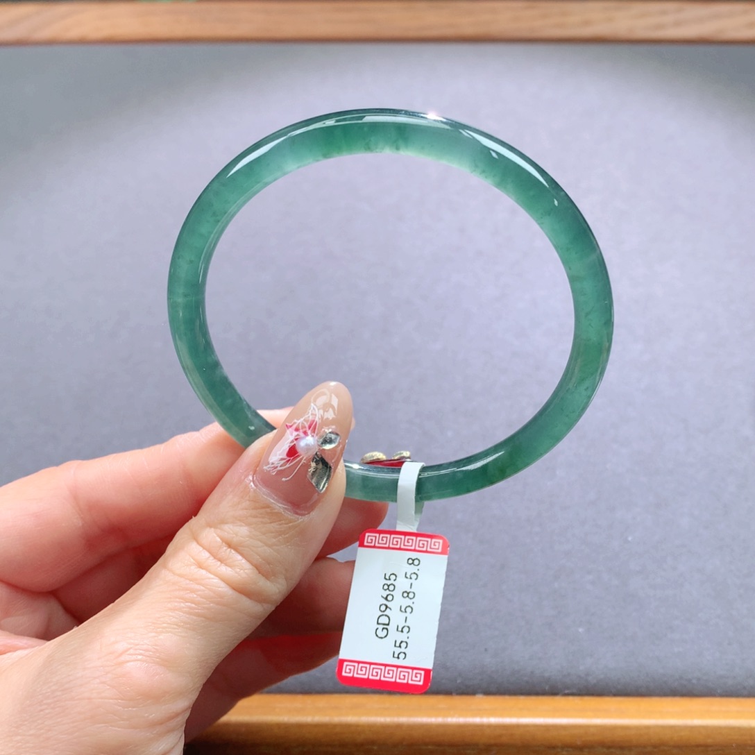 翡翠手镯未镶嵌天然翡翠手镯