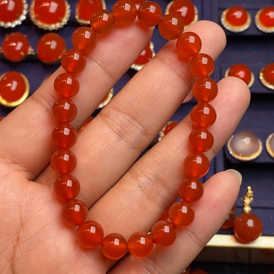 南红玛瑙冰红单圈未镶嵌翡****天