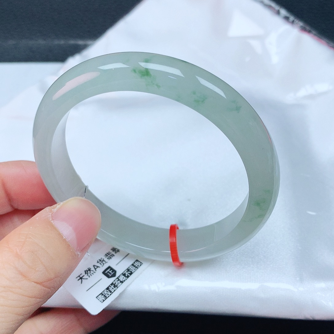 翡翠手镯未镶嵌51圈