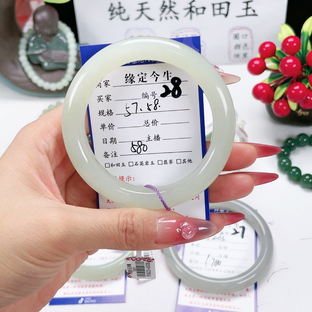 和田玉手镯未镶嵌