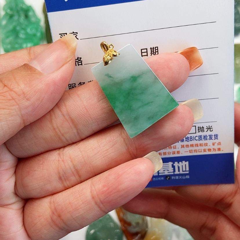 【闪购商品】翡翠颈饰18K金镶嵌无事牌