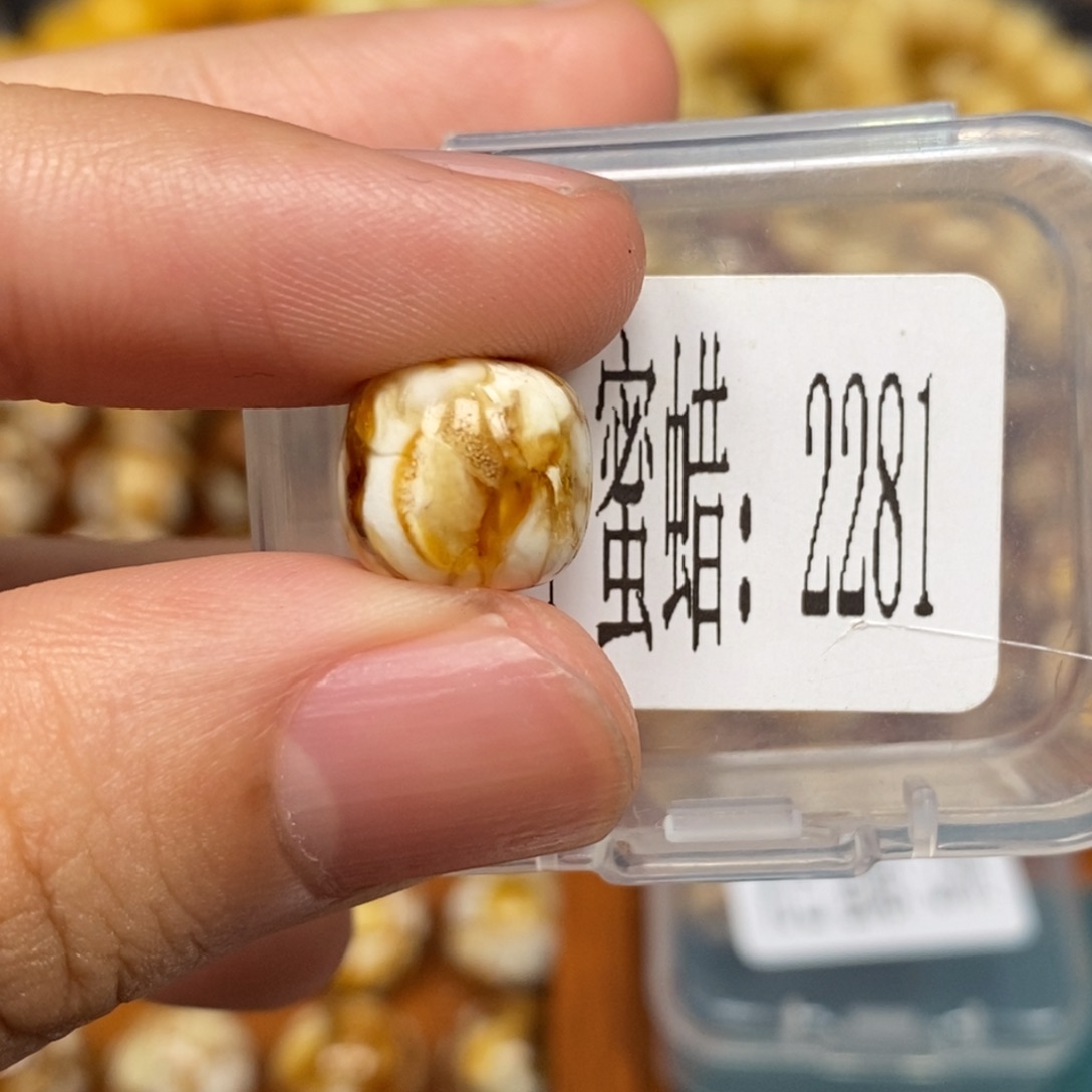 蜜蜡未镶嵌珠宝奇石2281