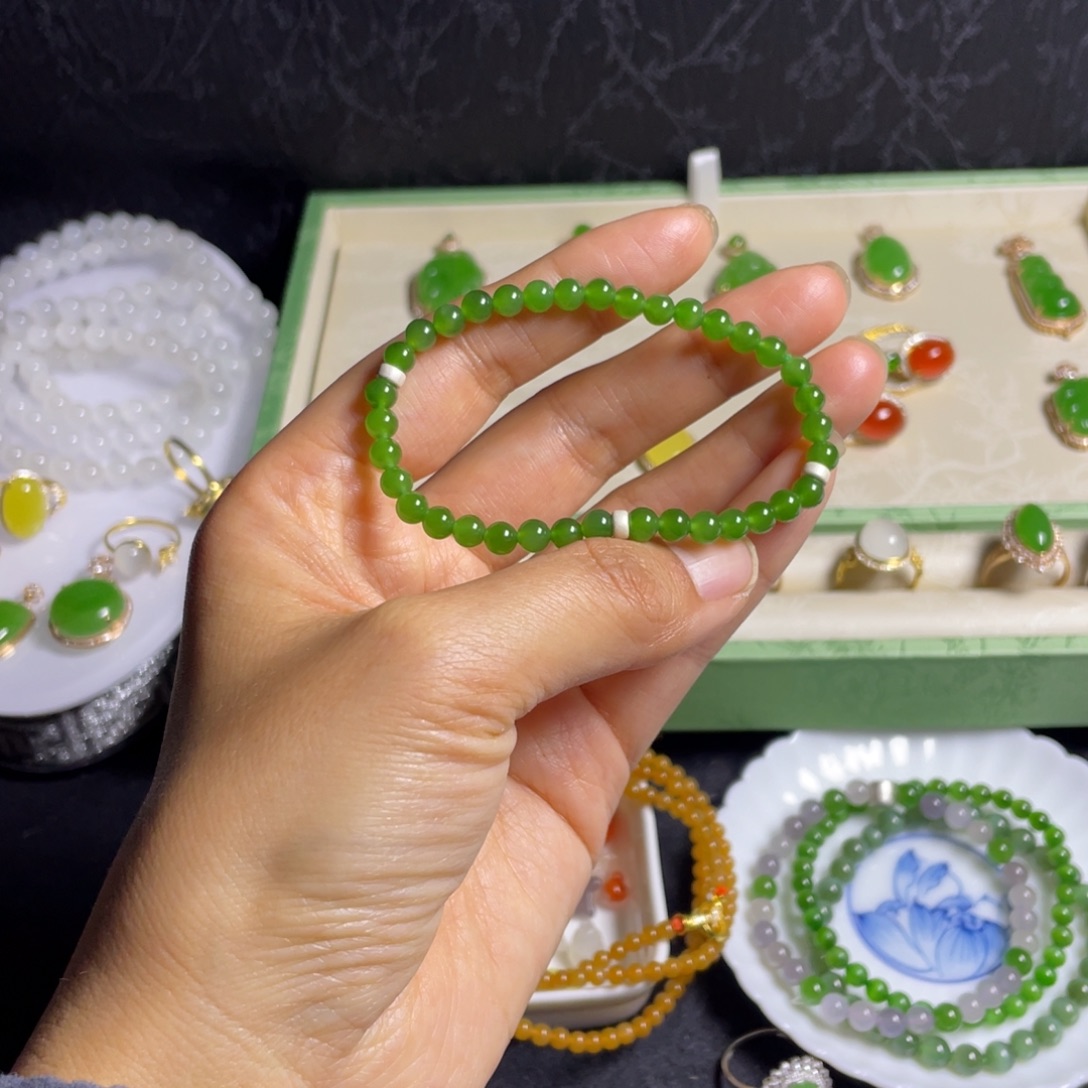 1***8和田玉未镶嵌手串