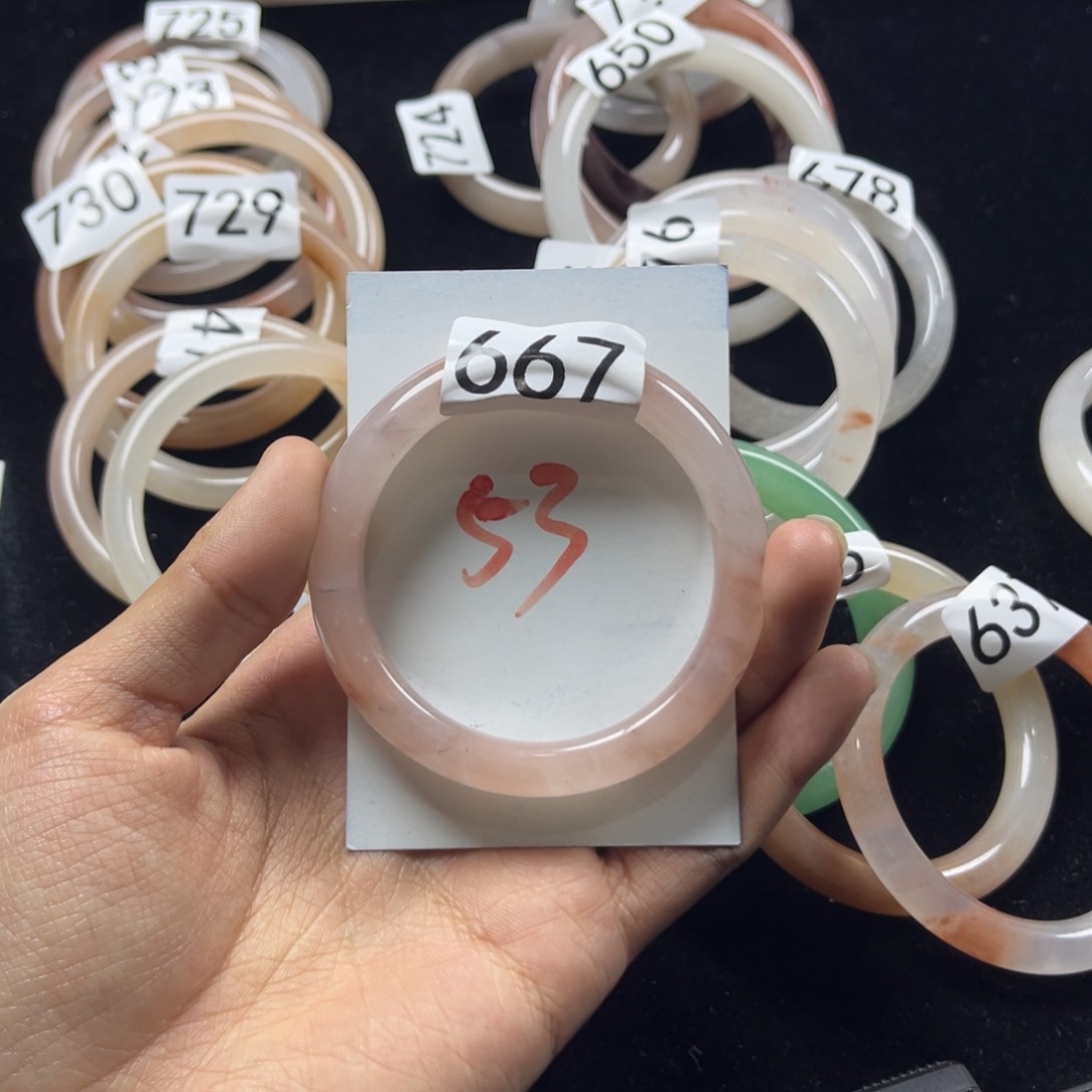 石英质玉手镯未镶嵌