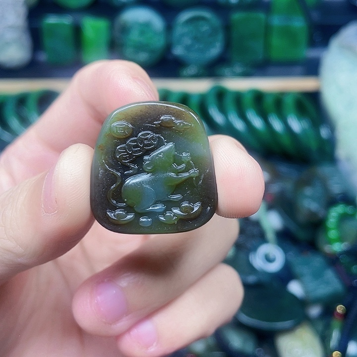 和田玉未镶嵌珠宝半成品