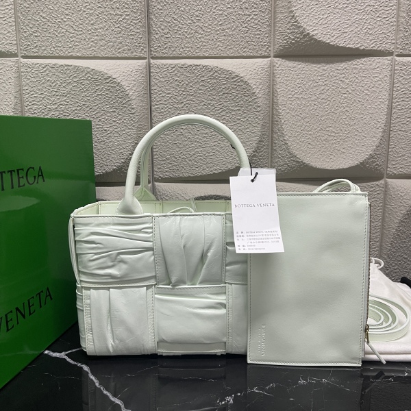 葆蝶家/包包/未使用/市场价31900/250806CZ0027