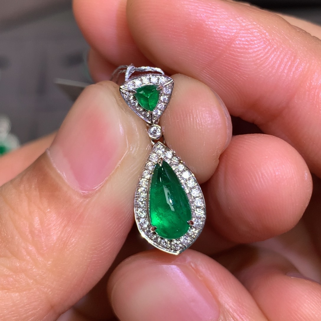 祖母绿颈饰18K金镶嵌