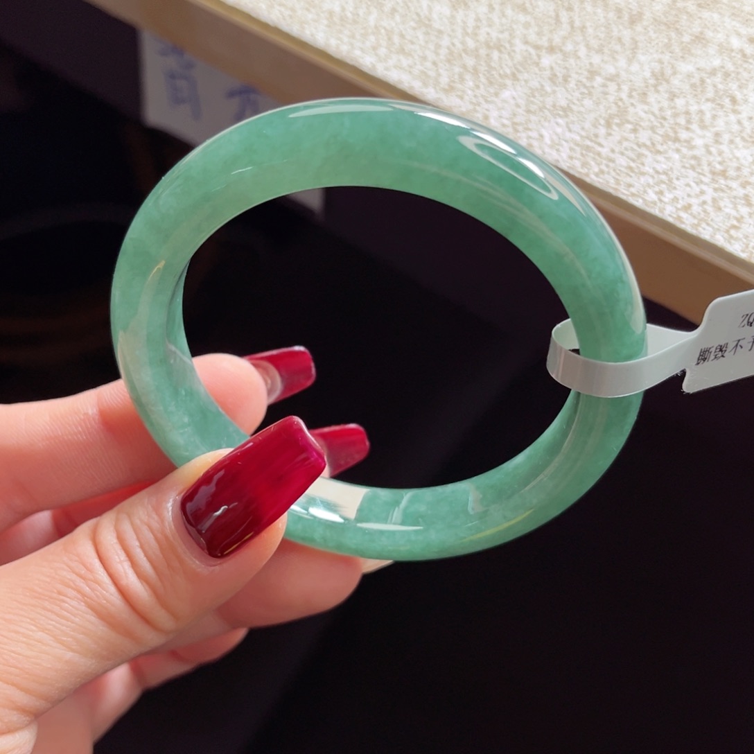 翡翠手镯未镶嵌手镯