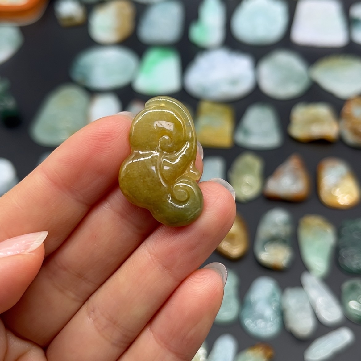 【闪购商品】翡翠颈饰未镶嵌如意