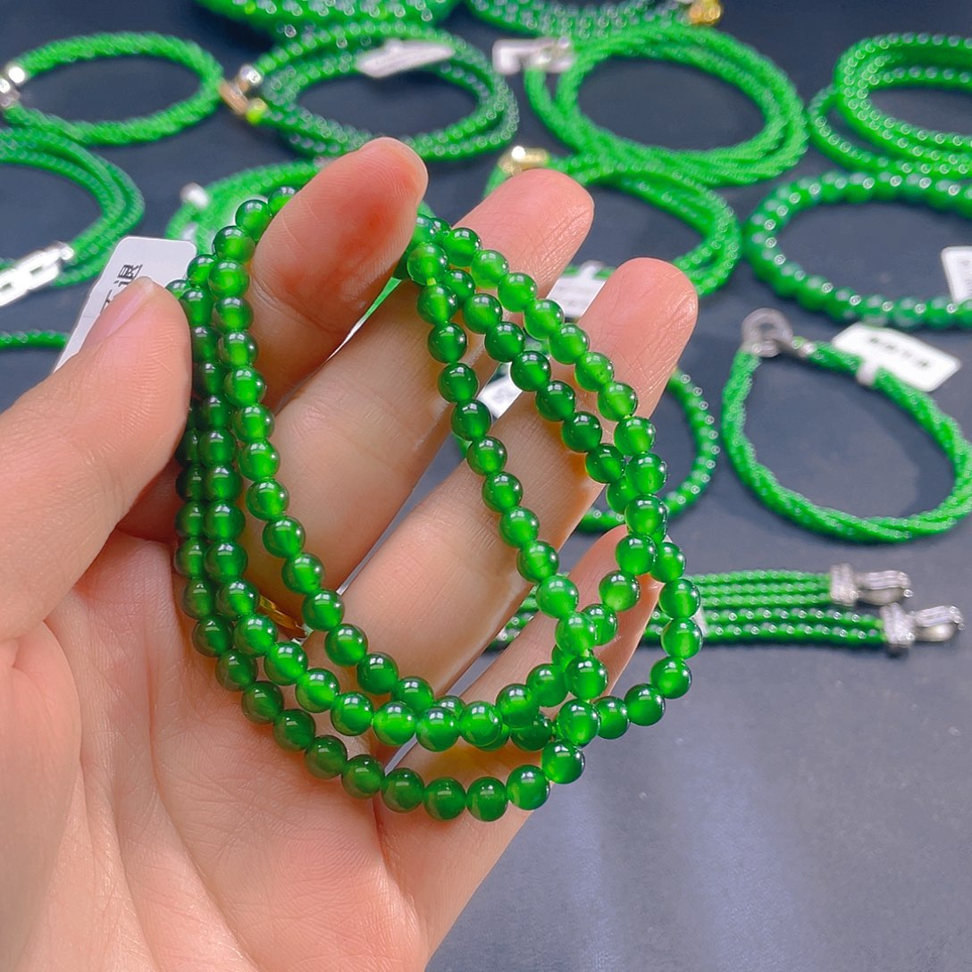 翡翠未镶嵌颈饰卡5毕业级