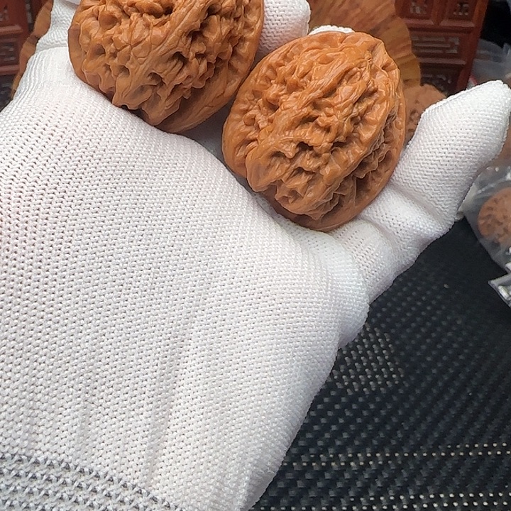 文玩核桃吊坠红锦鲤38