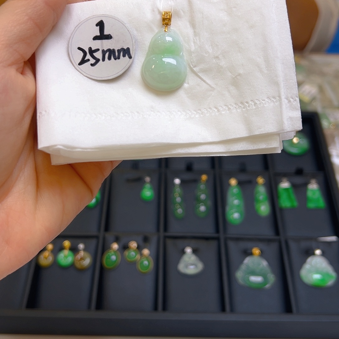 翡翠颈饰18K金镶嵌翡翠