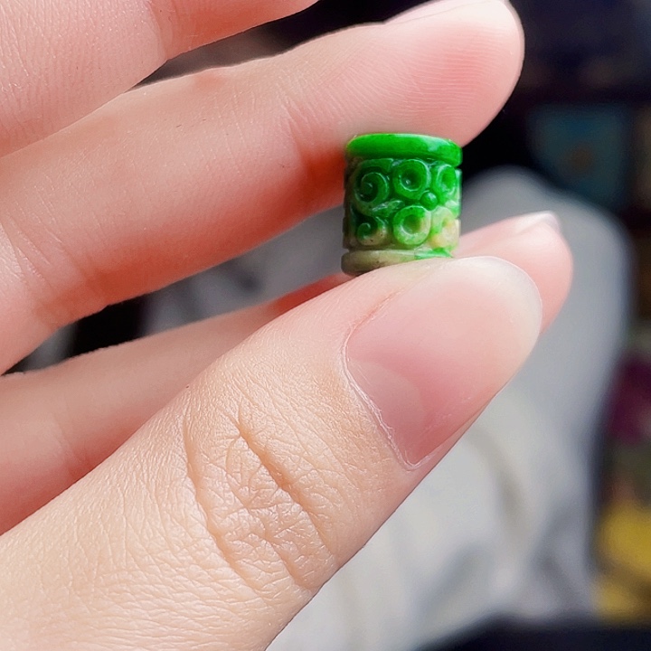 翡翠未镶嵌颈饰多样性