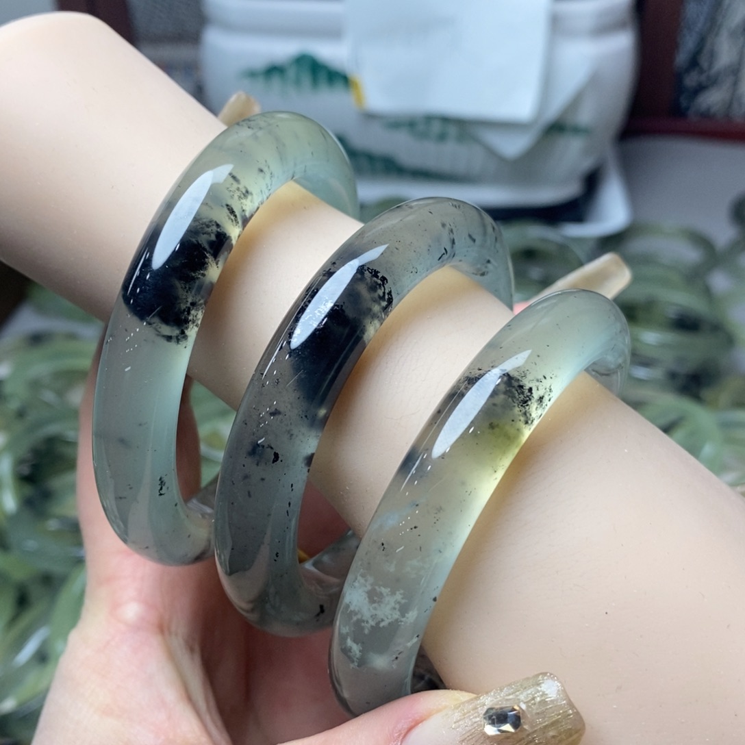 蛇纹石玉未镶嵌手镯