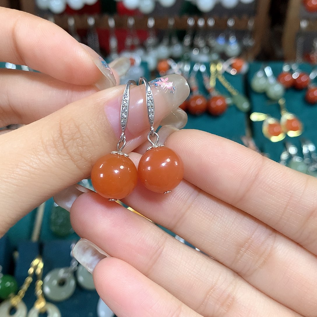 南红玛瑙耳饰银S925镶嵌卡11左右