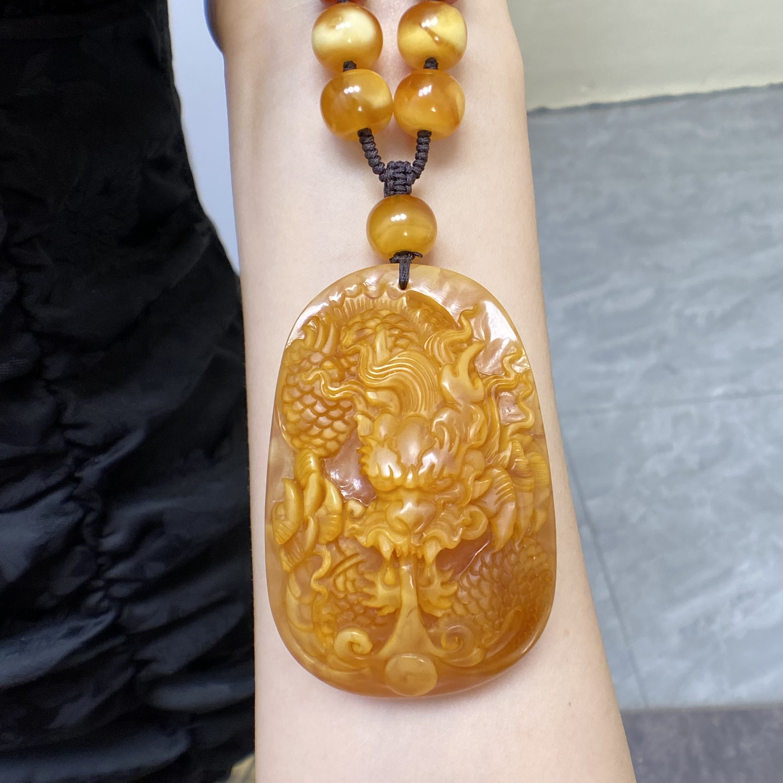 『顺亿天然蜜蜡』老花蜡龙牌吊坠项链挂坠精美编绳雕刻经典